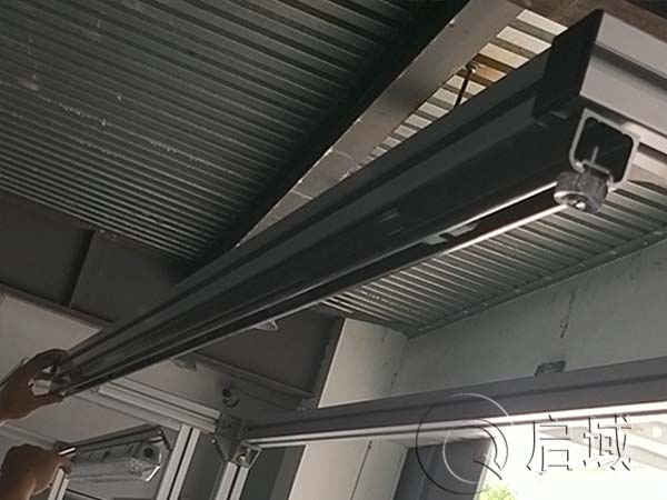 铝型材工作台上安装导轨槽1
