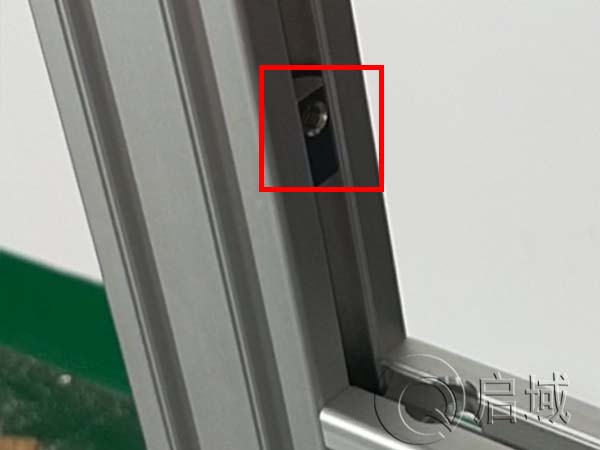 弹片螺母固定好