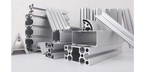 氧化铝价格走低，铝价高位震荡